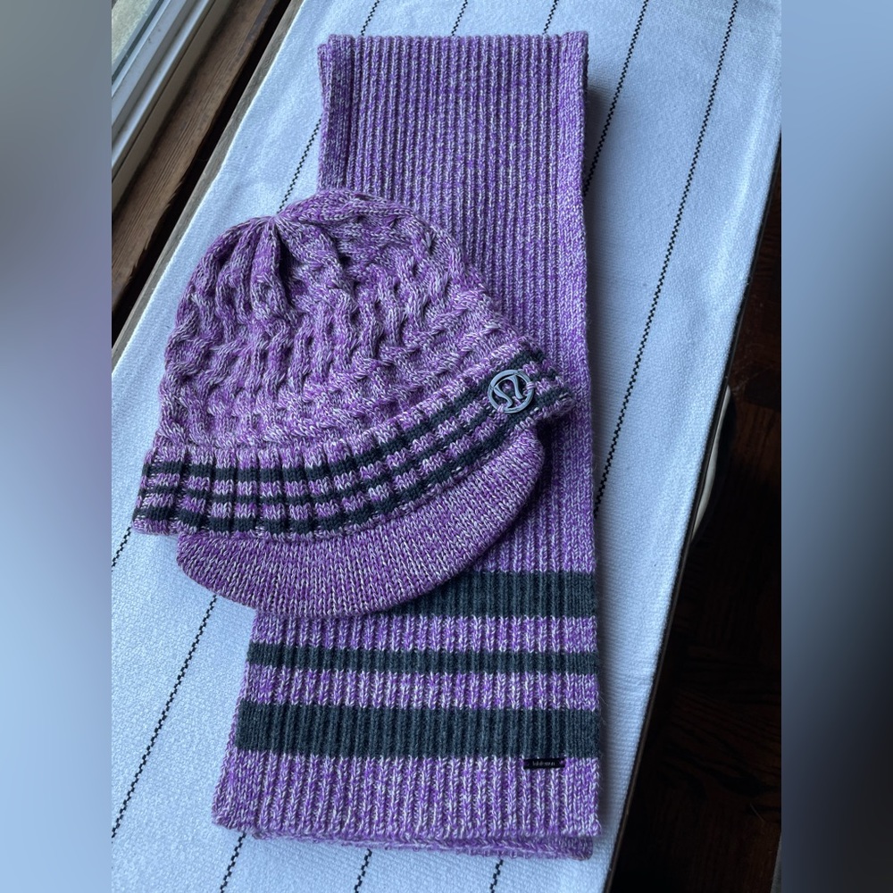 Lululemon beanie and scarf set